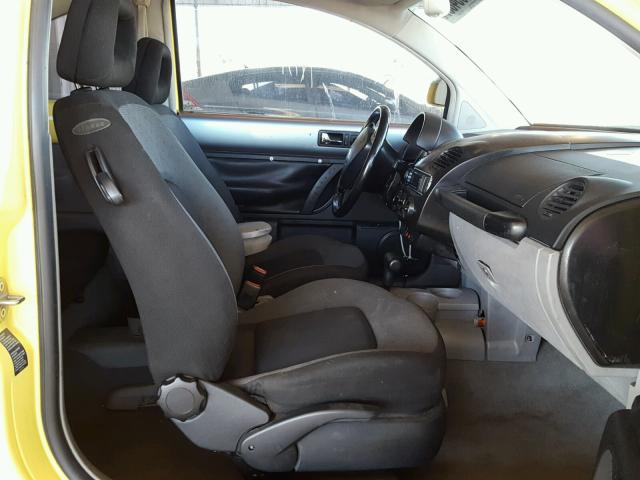 3VWCA21C8YM434896 - 2000 VOLKSWAGEN NEW BEETLE 黄色 照片 5