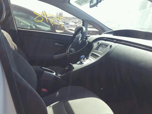 JTDKN3DU2D1728086 - 2013 TOYOTA PRIUS WHITE photo 5