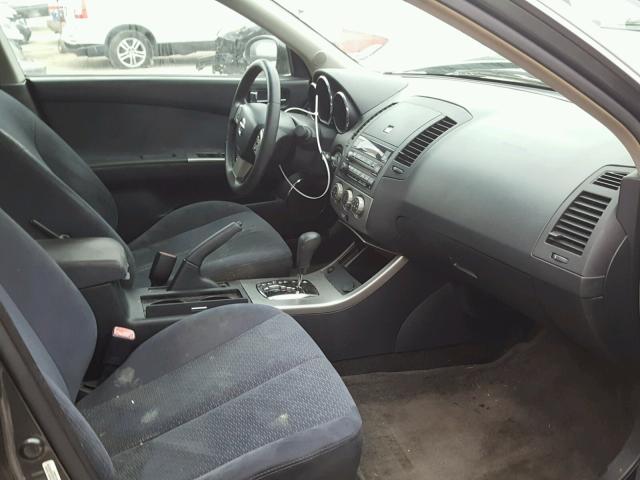 1N4AL11D95C346580 - 2005 NISSAN ALTIMA S GRAY photo 5