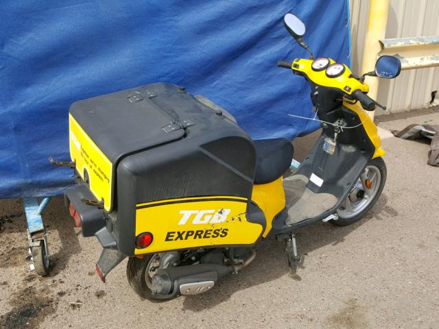 RFCTKAB19HY719875 - 2017 TGB SCOOTER YELLOW photo 4