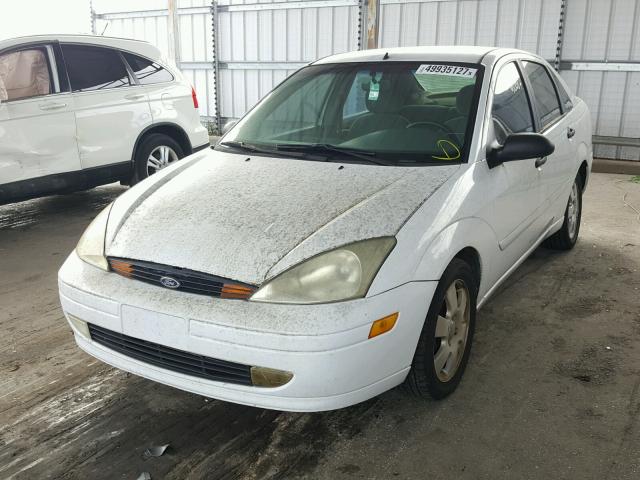 1FAFP38341W163096 - 2001 FORD FOCUS ZTS WHITE photo 2