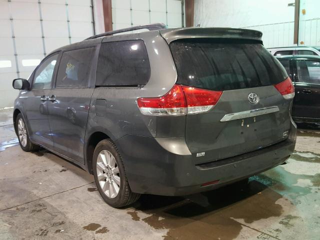 5TDDK3DC2BS026634 - 2011 TOYOTA SIENNA XLE GREEN photo 3