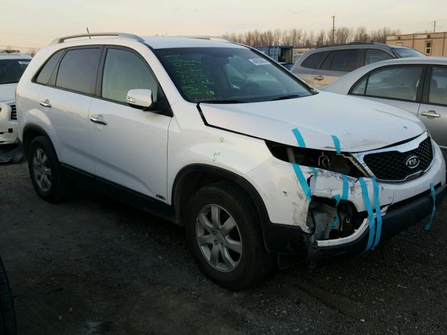 5XYKTCA14BG002999 - 2011 KIA SORENTO BA WHITE photo 1