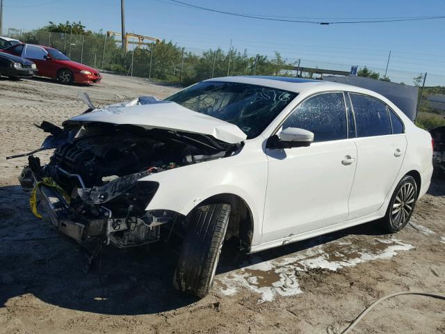 3VWLX7AJ7DM403076 - 2013 VOLKSWAGEN JETTA SEL WHITE photo 2
