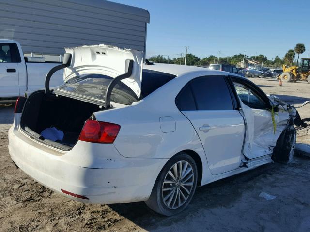 3VWLX7AJ7DM403076 - 2013 VOLKSWAGEN JETTA SEL WHITE photo 4
