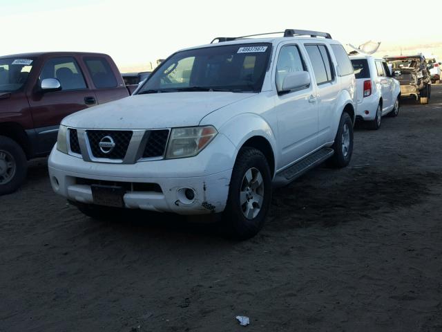 5N1AR18W85C734217 - 2005 NISSAN PATHFINDER WHITE photo 2