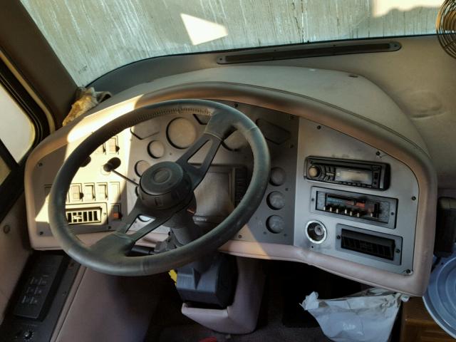 1RF120618S2011262 - 1995 ROADMASTER RAIL DYANASTER SILVER photo 8