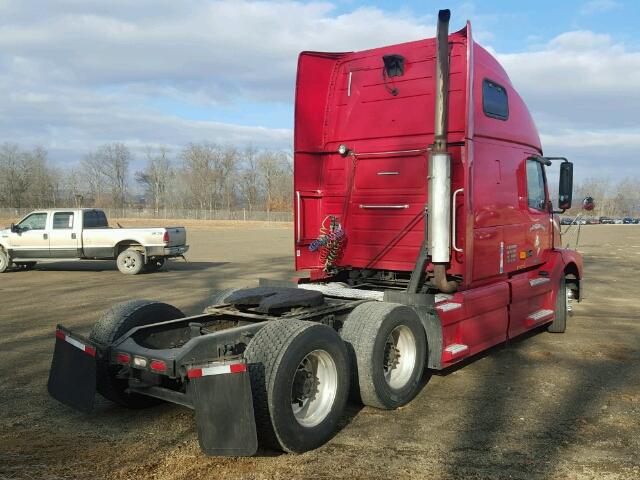 4V4NC9TG87N429530 - 2007 VOLVO VN VNL RED photo 4