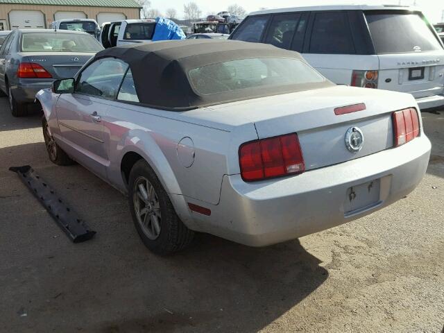 1ZVFT84N875265796 - 2007 FORD MUSTANG SILVER photo 3