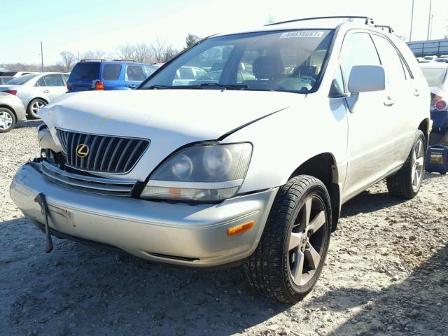 JT6HF10U3X0046580 - 1999 LEXUS RX 300 WHITE photo 2