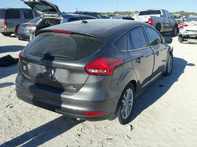 1FADP3K28GL336622 - 2016 FORD FOCUS SE GRAY photo 4