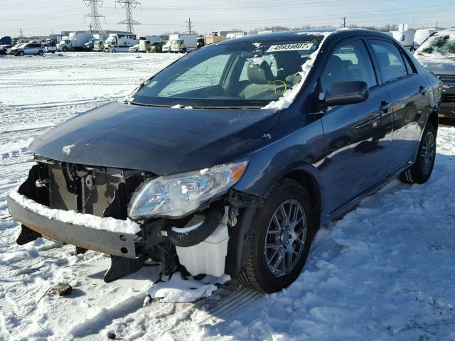 1NXBU40E89Z101742 - 2009 TOYOTA COROLLA BA GRAY photo 2