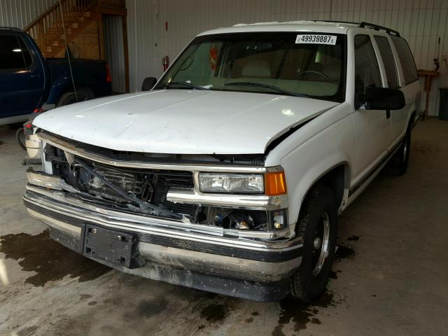 3GNEC16R5XG256544 - 1999 CHEVROLET SUBURBAN C WHITE photo 2