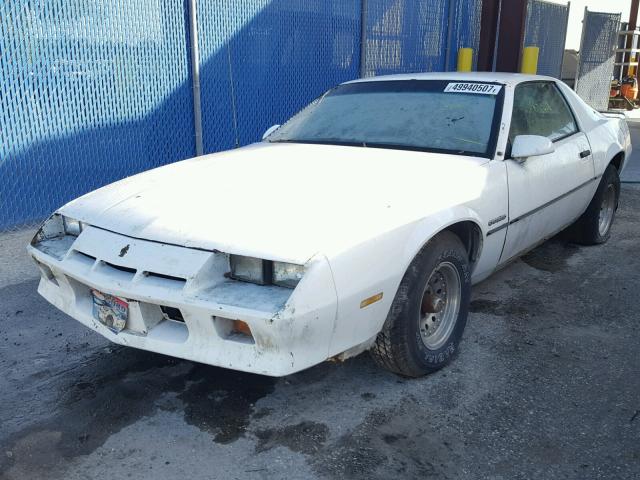 1G1AP8721DN135625 - 1983 CHEVROLET CAMARO WHITE photo 2