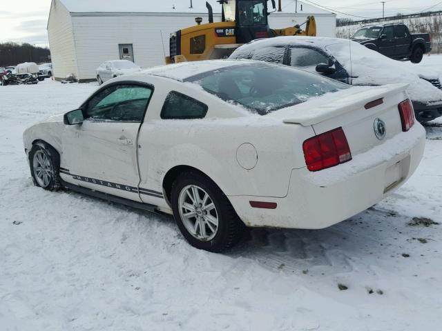 1ZVHT80N895115043 - 2009 FORD MUSTANG WHITE photo 3