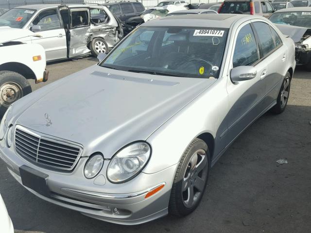 WDBUF65J95A615005 - 2005 MERCEDES-BENZ E 320 SILVER photo 2