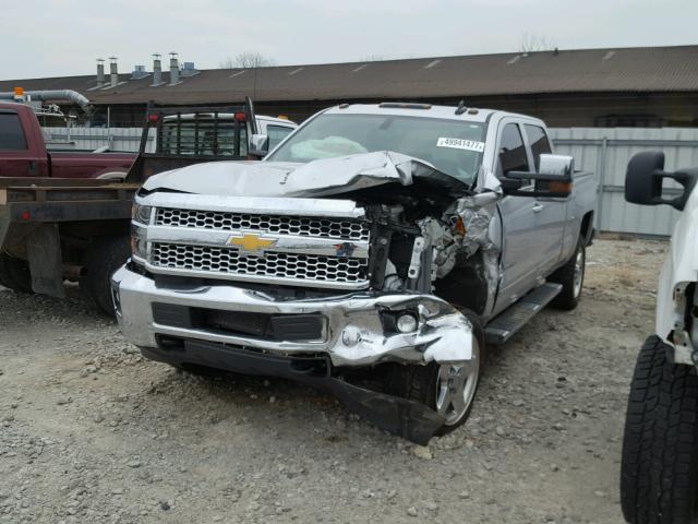 1GC1KWE8XFF626967 - 2015 CHEVROLET SILVERADO SILVER photo 2