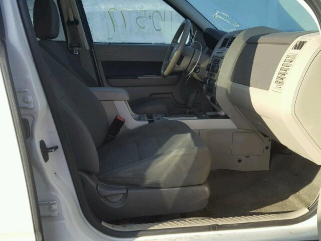 1FMCU03739KB11116 - 2009 FORD ESCAPE XLT WHITE photo 5