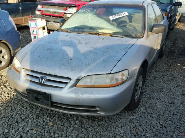 1HGCF86602A139257 - 2002 HONDA ACCORD VAL SILVER photo 2