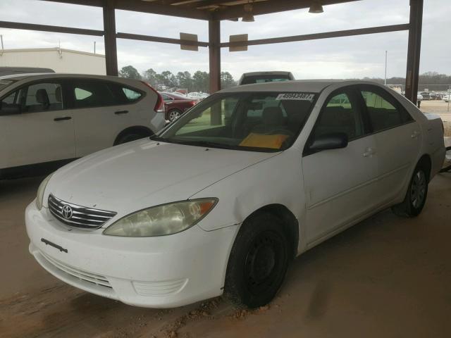 4T1BE32K85U571161 - 2005 TOYOTA CAMRY LE WHITE photo 2