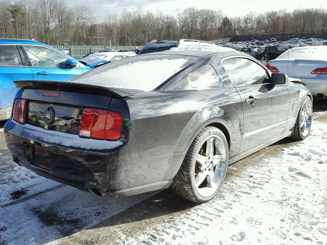 1ZVHT82H355250982 - 2005 FORD MUSTANG GT BLACK photo 4