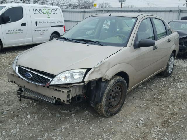 1FAFP34N36W154131 - 2006 FORD FOCUS ZX4 GOLD photo 2
