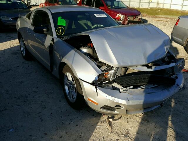 1ZVBP8AM4C5210447 - 2012 FORD MUSTANG SILVER photo 1