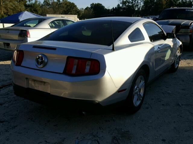 1ZVBP8AM4C5210447 - 2012 FORD MUSTANG SILVER photo 4