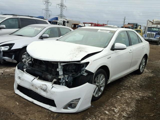 4T1BD1FK1DU092743 - 2013 TOYOTA CAMRY HYBR WHITE photo 2