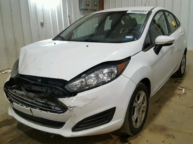 3FADP4BJ7FM211573 - 2015 FORD FIESTA SE WHITE photo 2