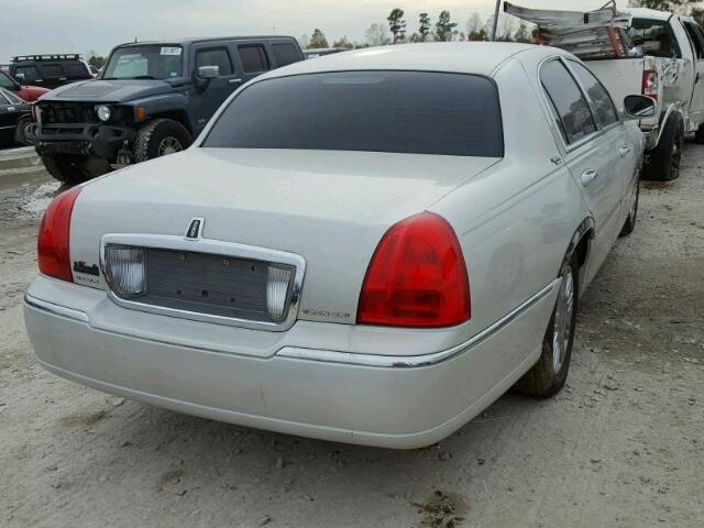 1LNHM82V27Y617616 - 2007 LINCOLN TOWN CAR S CREAM photo 4