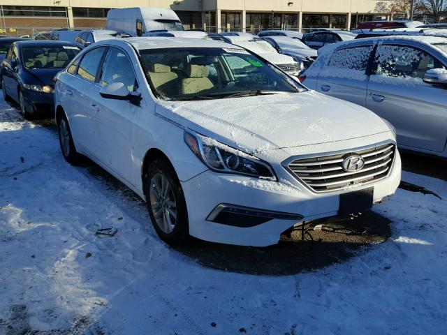 5NPE24AF9FH157578 - 2015 HYUNDAI SONATA SE WHITE photo 1