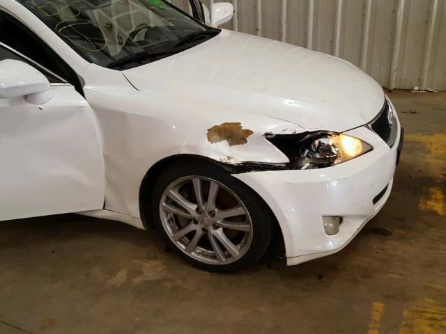 JTHBE262665000786 - 2006 LEXUS IS 350 WHITE photo 9