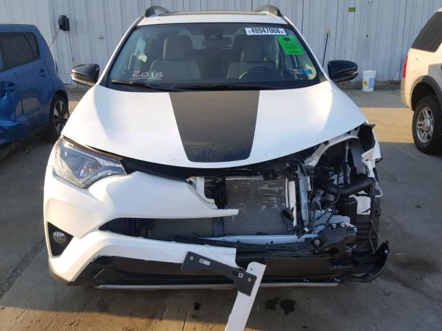 2T3RFREV0JW750252 - 2018 TOYOTA RAV4 ADVEN WHITE photo 9