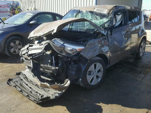 KNDJN2A22F7187470 - 2015 KIA SOUL BROWN photo 2