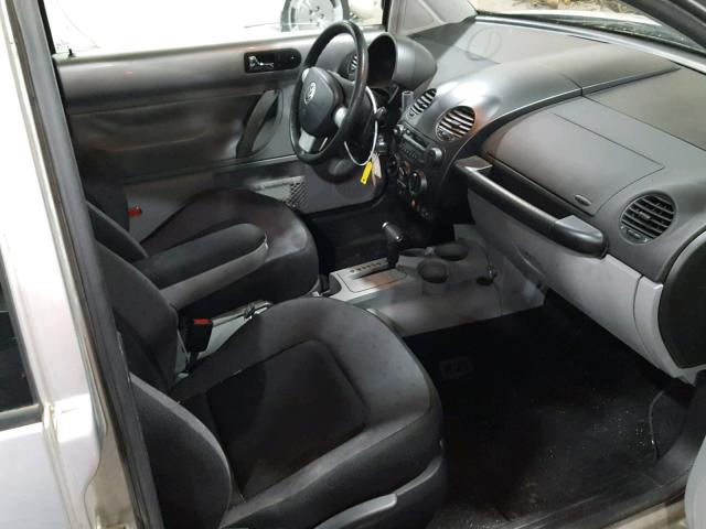 3VWCA21C2YM484399 - 2000 VOLKSWAGEN NEW BEETLE 灰色 照片 5