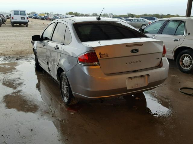 1FAHP3FN4AW230051 - 2010 FORD FOCUS SE SILVER photo 3