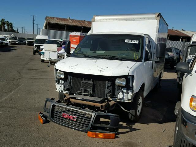 1GDGG31V971904015 - 2007 GMC SAVANA CUT WHITE photo 2