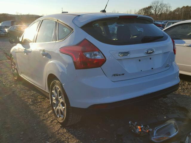 1FAHP3K22CL470747 - 2012 FORD FOCUS SE WHITE photo 3