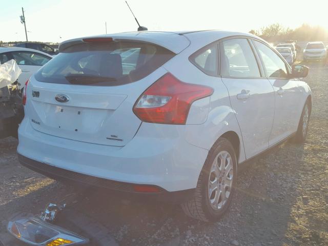 1FAHP3K22CL470747 - 2012 FORD FOCUS SE WHITE photo 4