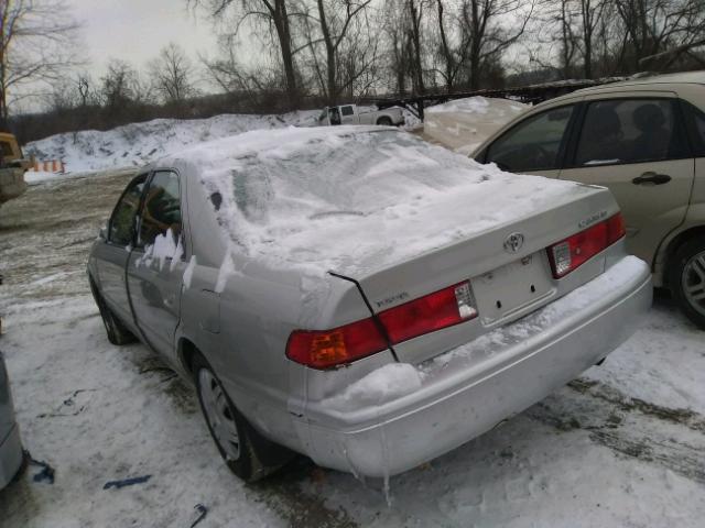 JT2BG28K1Y0481399 - 2000 TOYOTA CAMRY LE 银色 照片 3