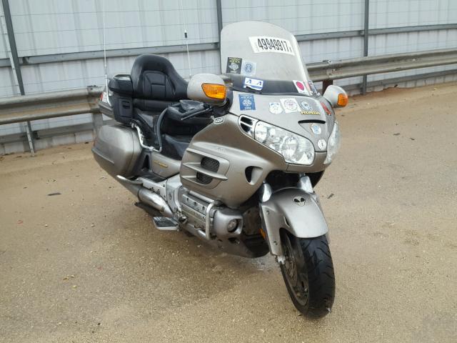 1HFSC47062A103164 - 2002 HONDA GL1800 SILVER photo 1