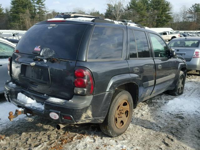 1GNDT13S052206370 - 2005 CHEVROLET TRAILBLAZE GREEN photo 4