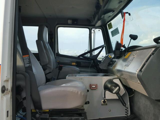 1FVABPCS84DM27658 - 2004 FREIGHTLINER MEDIUM CON WHITE photo 5