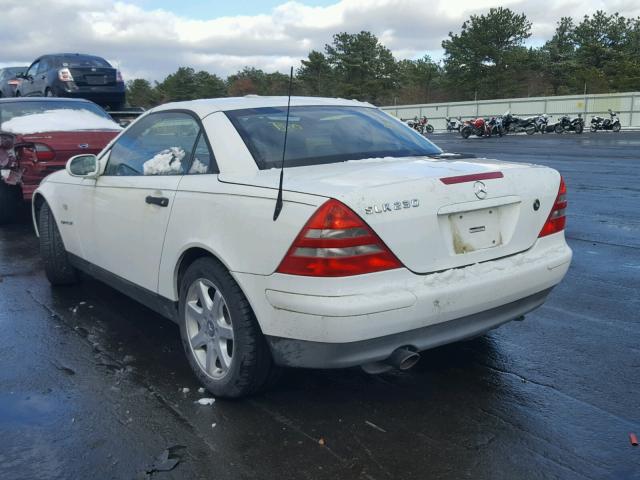 WDBKK47F7WF044148 - 1998 MERCEDES-BENZ SLK 230 KO WHITE photo 3