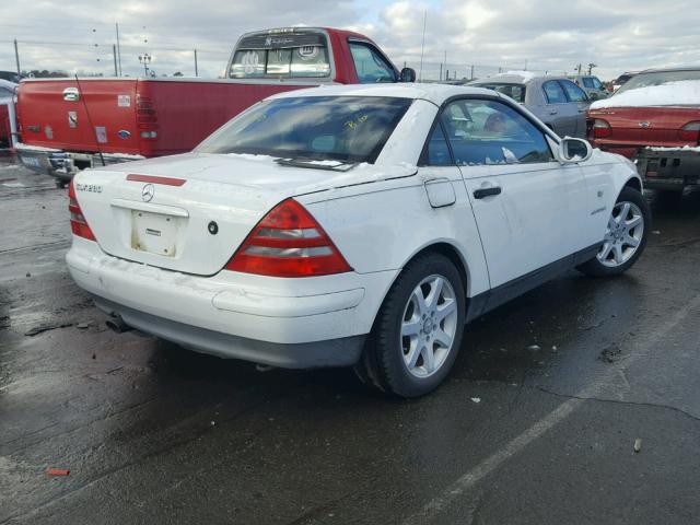 WDBKK47F7WF044148 - 1998 MERCEDES-BENZ SLK 230 KO WHITE photo 4