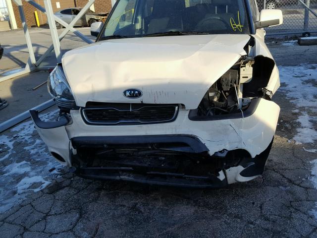 KNDJT2A50C7450051 - 2012 KIA SOUL WHITE photo 9