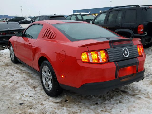 1ZVBP8AN5A5141676 - 2010 FORD MUSTANG RED photo 3