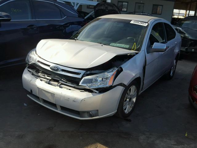 1FAHP33N08W212256 - 2008 FORD FOCUS SE SILVER photo 2