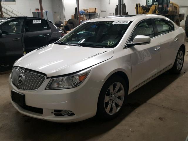 1G4GG5E3XCF371948 - 2012 BUICK LACROSSE P WHITE photo 2